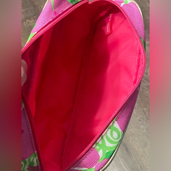 Lilly Pulitzer x Estee Lauder - created the perfect spring 2024 makeup bag - Picture 6 of 9